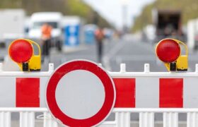 Ограничение движения на перекрёстке проспекта Абая и улицы Жарокова в Алматы
