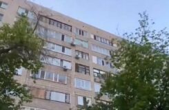Трагедия в Павлодаре: Полуторагодовалый мальчик погиб после падения из окна