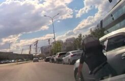Астанада жаяу жүргіншілер өткелінде жастарды қағып кетті: сәт видеоға түсірілді