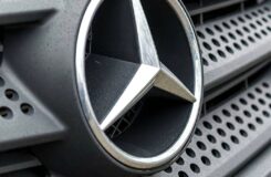 Владельцы нового Mercedes за 35 млн тенге требуют компенсацию после сильного ливня в Астане