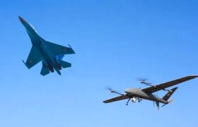 Военные учения в Актау: истребитель Су-27 и БПЛА в небе