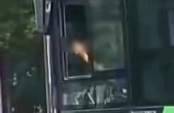 Водитель автобуса в Алматы наказан за неприличный жест и нарушение ПДД