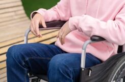 Казахстанец создал лифт для дочери с ДЦП, чтобы она могла выходить на улицу