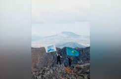 Флаг Курултая подняли на пик Ворошилова перед выборами