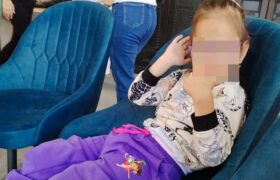 Алматинка собирает средства на реабилитацию дочери, родившейся на 26 неделе