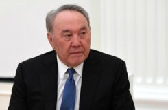 Назарбаев проголосовал на дому из-за операции на позвоночнике