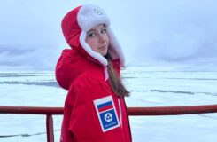 Три белых медведя, шторм и затмение: что увидела казахстанка на макушке Земли