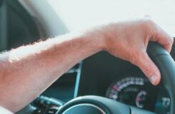 Таксист в Жамбылской области понёс наказание за оскорбления в WhatsApp