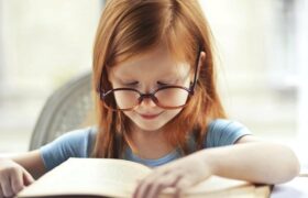 Учёные нашли способ предотвратить близорукость у детей с помощью индигового света