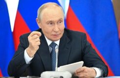 Путин: Новые технологии не заменят учителей