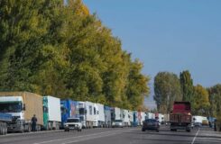 Скопление 400 грузовиков на границе Казахстана и Кыргызстана: причины и меры