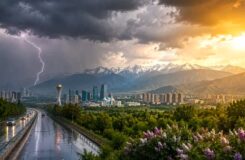 Погода в мегаполисах Казахстана: заморозки в Астане и дожди с грозами в Алматы
