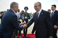 Токаев посетил Бишкек для участия в заседании ШОС и Всемирных играх кочевников