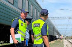 Подростки задержаны за бросание камней в поезд в Шымкенте