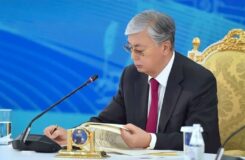 Президент поздравил Валерия Михайлова с 80-летием
