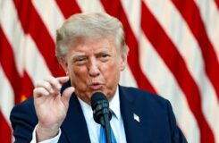 WSJ: Трамп подарил трём помощницам по $45 тыс. на Рождество