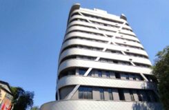 Здание бывшего отеля Кайрата Сатыбалдыулы продают за астрономическую сумму в Алматы