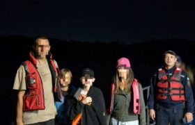Спасатели нашли семью с детьми, потерявшуюся на катере в Усть-Каменогорске