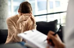 Психолог түсіндірді, қалай алаңдататын сигналдарды мінез-құлықта тануға болады