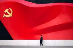 Қытай азаматтардың елден шығуын бақылауды күшейтеді