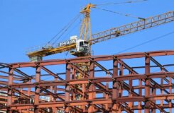 Астана құрылысындағы трагедия: краншы әйел аяғын жоғалтты