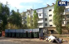 Көпқабатты үйлердің тұрғындары Ақтөбе орталығындағы қоқыс тауларын шағымданды
