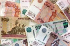 Рубль 5 теңгеден төмендеді: Ресей валютасының арзандау себептері