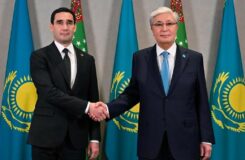 Токаев поздравил Туркменистан с Днём Независимости