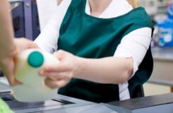 Депутат указал на проблемы долгов у населения в магазинах у дома