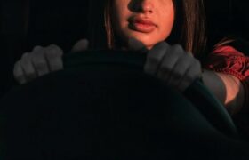 Алкогольная авантюра: 21-летняя казахстанка угнала машину и устроила ДТП