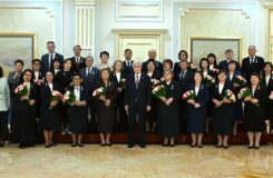 Понедельник, который запомнится: как учителей награждали в Акорде