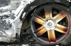 В Алматы сгорели пять автомобилей из-за сильного ветра