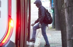 Жители Алматы сообщают о проблемах с общественным транспортом в часы пик