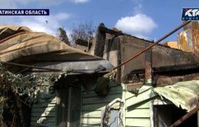 Жители Алатау остались без жилья после пожара из-за обрыва проводов