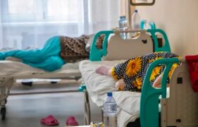 Неизвестная пациентка три года находится в больнице на юге Казахстана без памяти