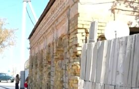 Состояние исторического здания в Атырау вызывает обеспокоенность жителей