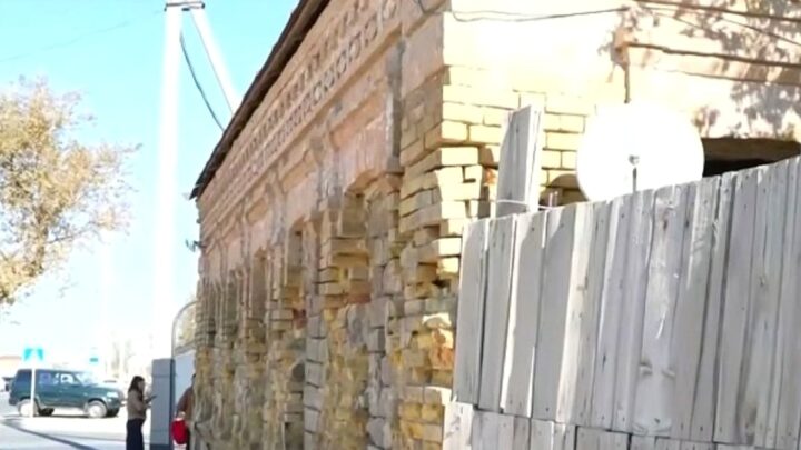 Состояние исторического здания в Атырау вызывает обеспокоенность жителей
