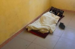 В Актау проверяют случай с ребёнком, спавшим в подъезде
