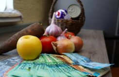 Заявление министра о росте зарплат и ценах на продукты в Казахстане