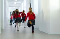 Россияне делятся планами на осенние каникулы для детей