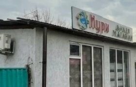 В Алматы продолжается демонтаж незаконных объектов на Розыбакиева