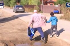 Жители Актобе требуют ремонта дороги после прокладки труб