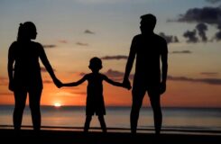 Какие семьи в Казахстане могут отнести к обеспеченным и лишить пособий в 2027 году