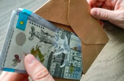 Как вернуть задержанную зарплату в Казахстане с процентами