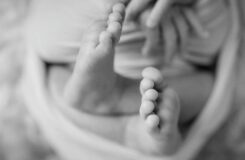 Выбросившие младенца на погибель в мусорку бывшие полицейские осуждены в Семее