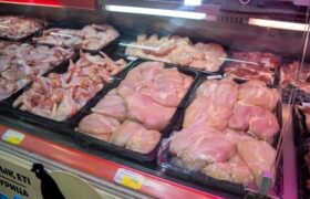 Житель Павлодара получил 2,6 года за кражу продуктов и денег из магазина