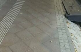 Алматинцы выражают опасения по поводу скользкости новой брусчатки зимой