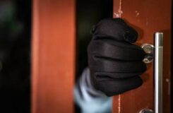 В Алматы задержан мужчина, подозреваемый в краже 3,5 млн тенге из квартиры